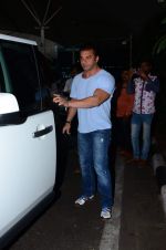 Sohail Khan snapped at airport on 8th Dec 2015